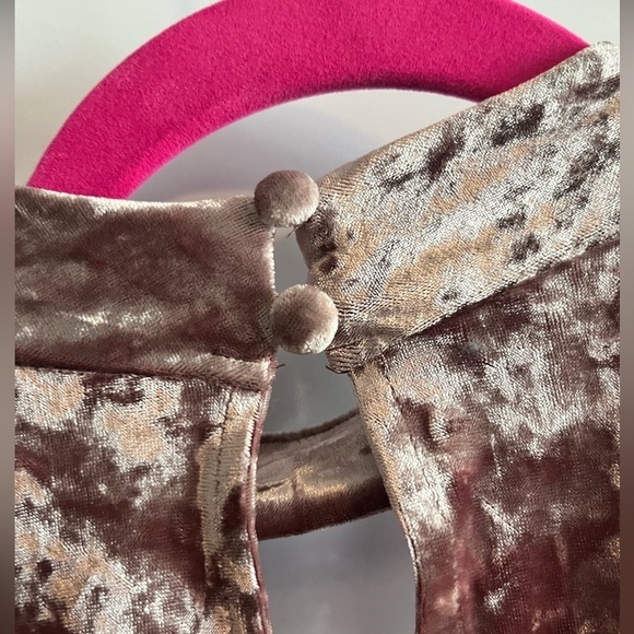 American Eagle Outfitters Velvet Off The Shoulder Cutout Top - Picture 7 of 7